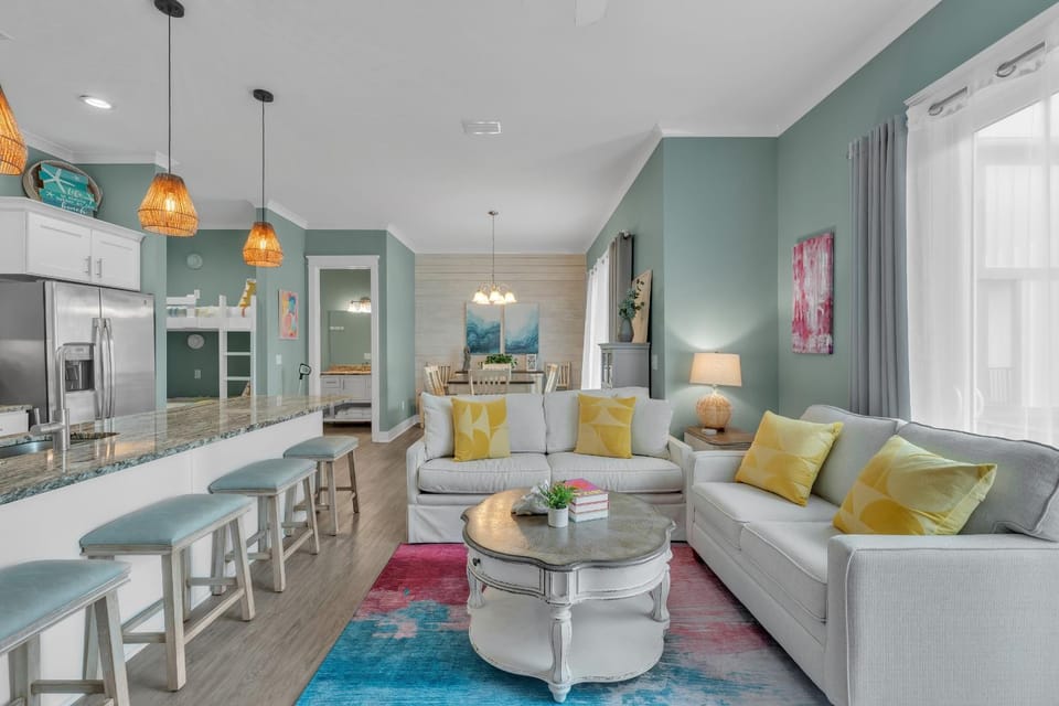 Kitchen or kitchenette, Living room, Seating area, Dining area