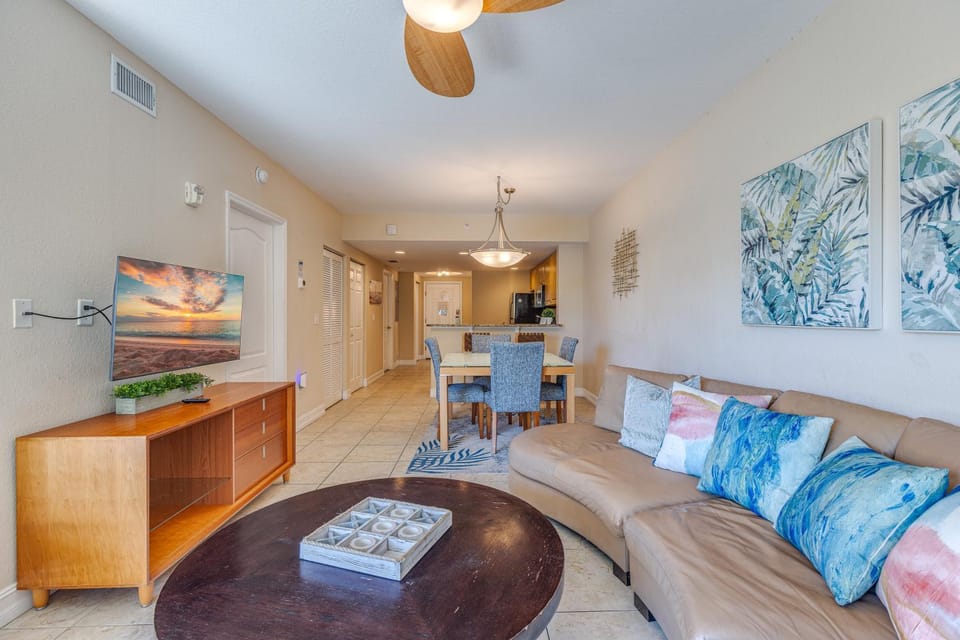 Modern, Spacious & Clean Beach Getaway Apartment in Treasure Island