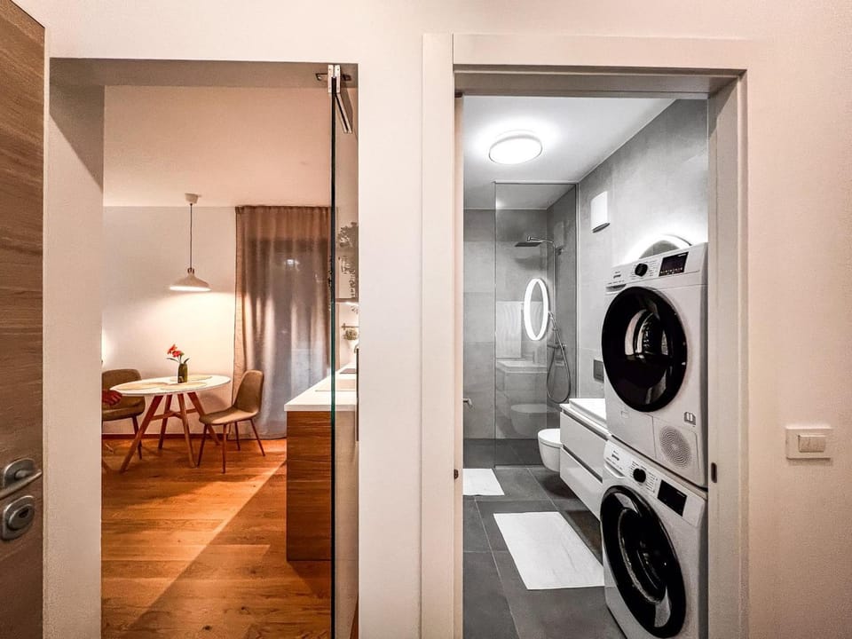 Kitchen or kitchenette, washing machine, dryer