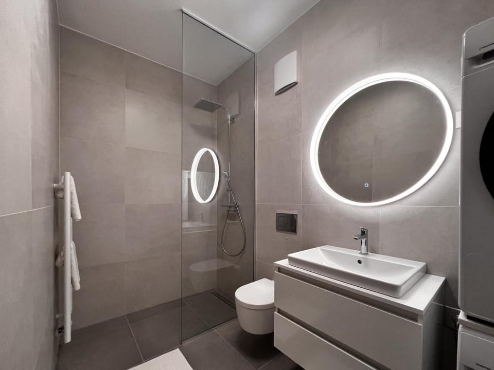 Shower, Toilet, Bathroom, towels
