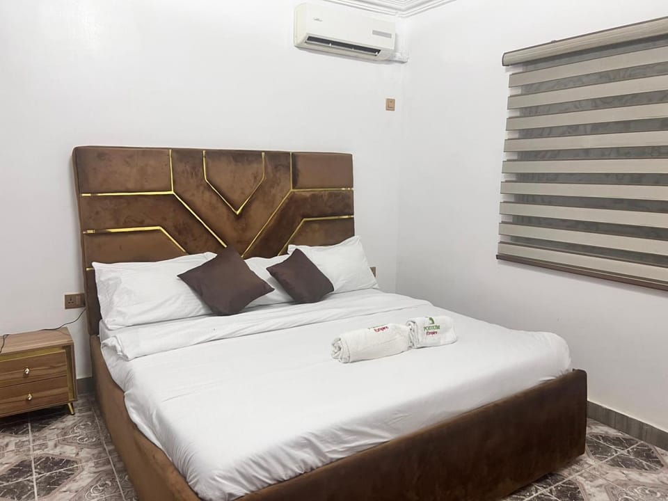 Bed, Bedroom, towels, air conditioner