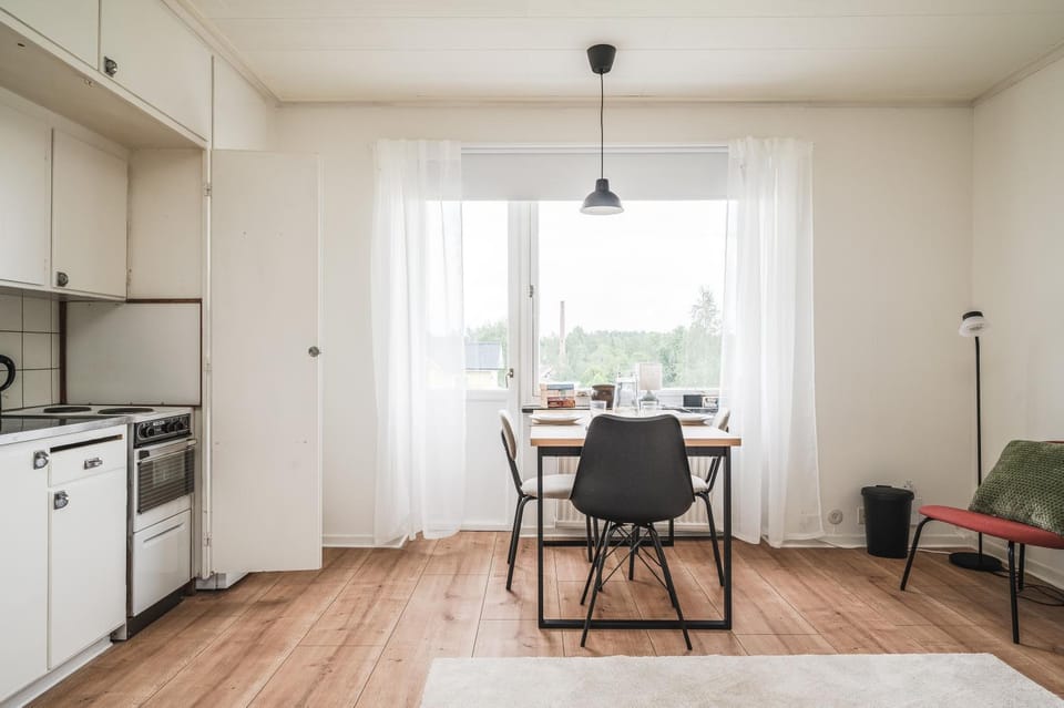 Cozy & Bright Studio in Peaceful Horndal Apartment in Sweden