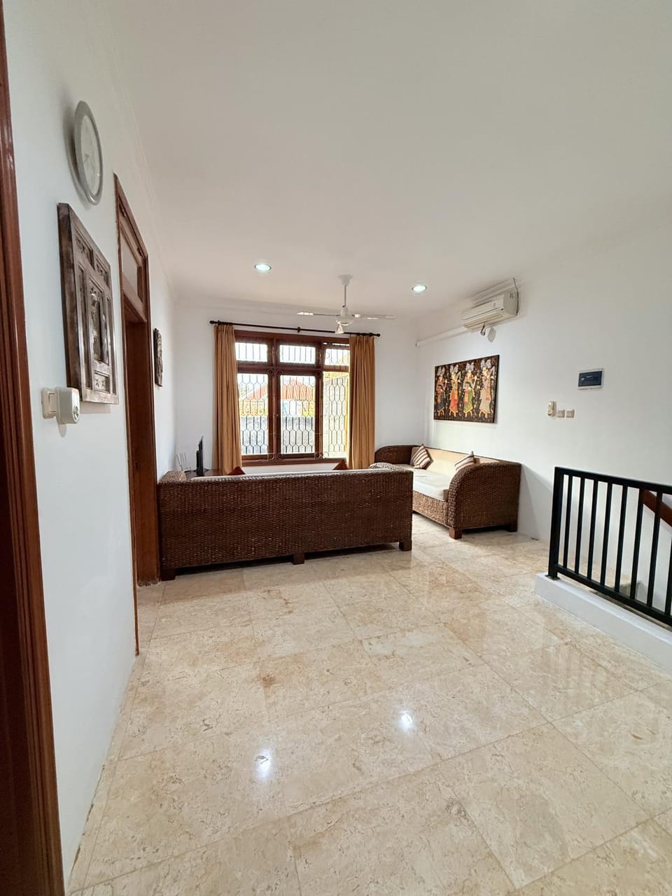 Communal lounge/ TV room, Living room, Seating area