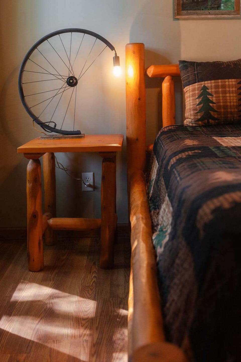 Cheerful Two Bdrm Cabin with Hot Tub & Pet Friendly Cabin in Perry Township