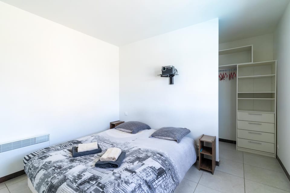 Bed, Photo of the whole room, Bedroom, towels, wardrobe