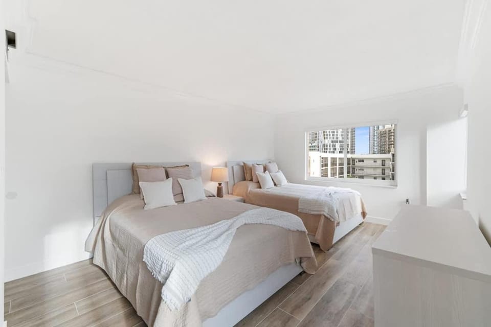 2BR-2BA with Pool Gym Beach Marbella Tower Apartment in Sunny Isles Beach