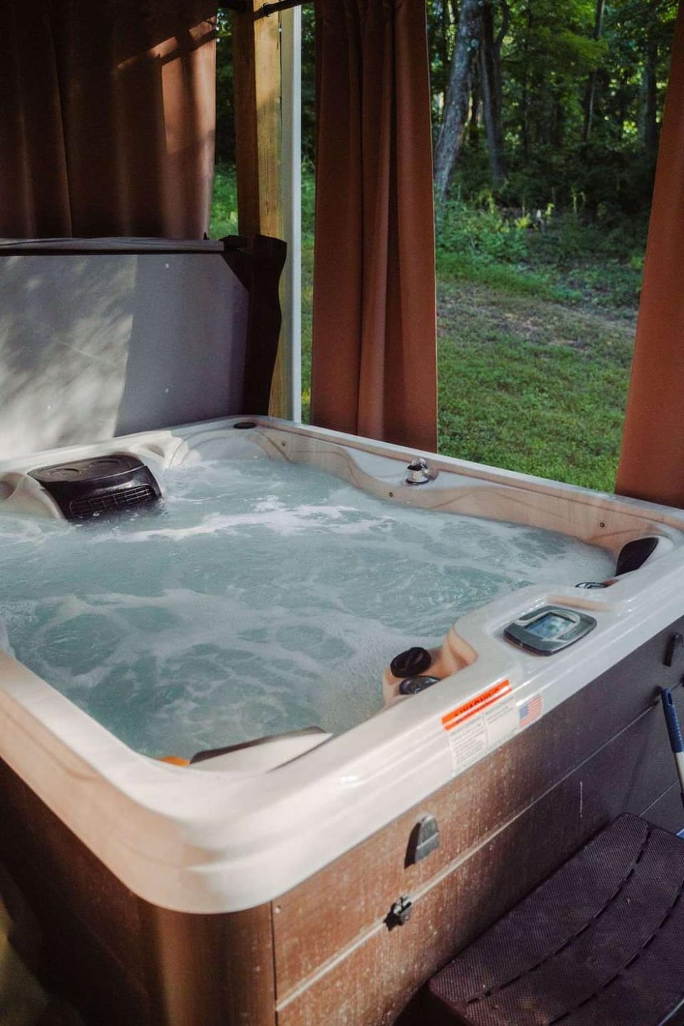Modern 2 BD cabin with hot tub & Games & Central Loc Cabin in Perry Township