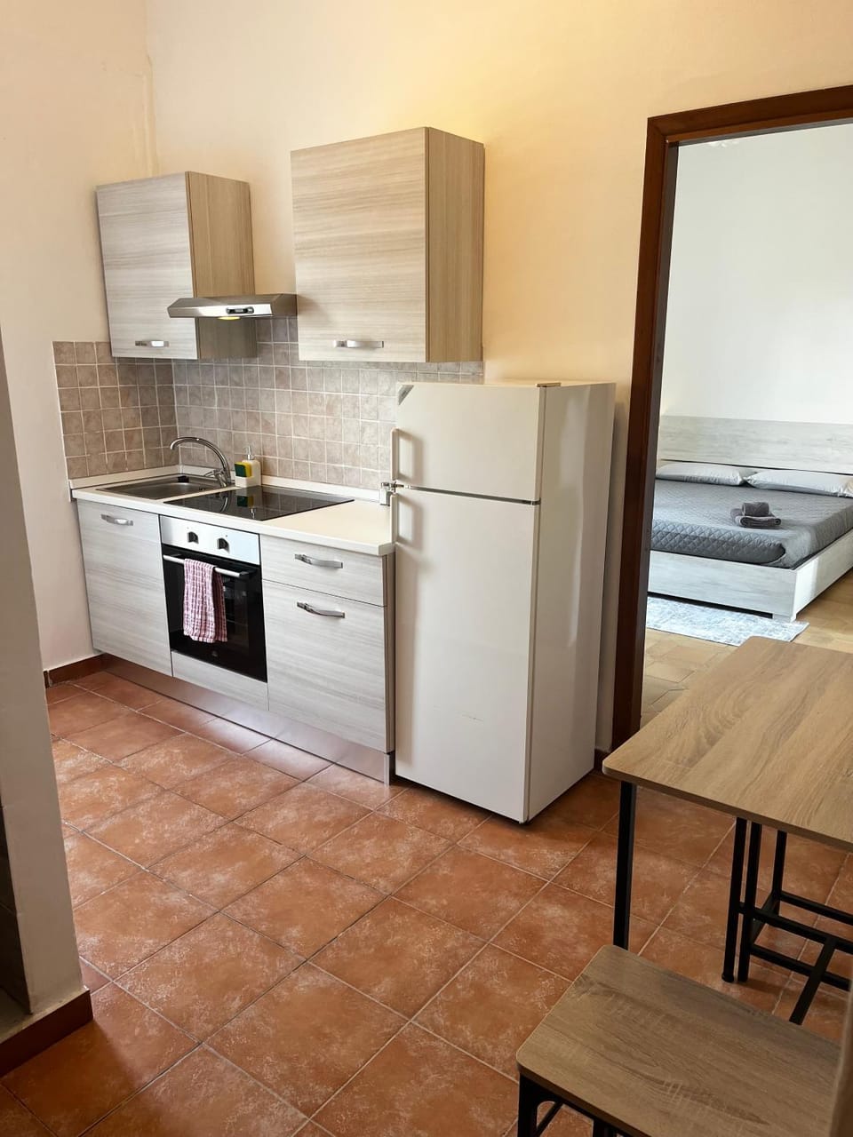 Kitchen or kitchenette, Dining area, oven