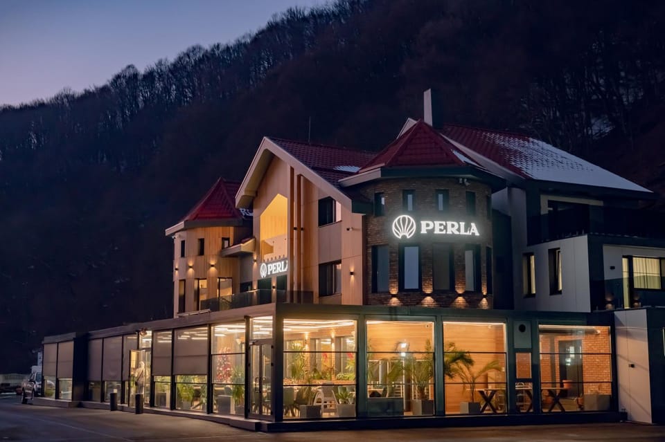 Pensiune Restaurant PERLA Bed and Breakfast in Cluj County