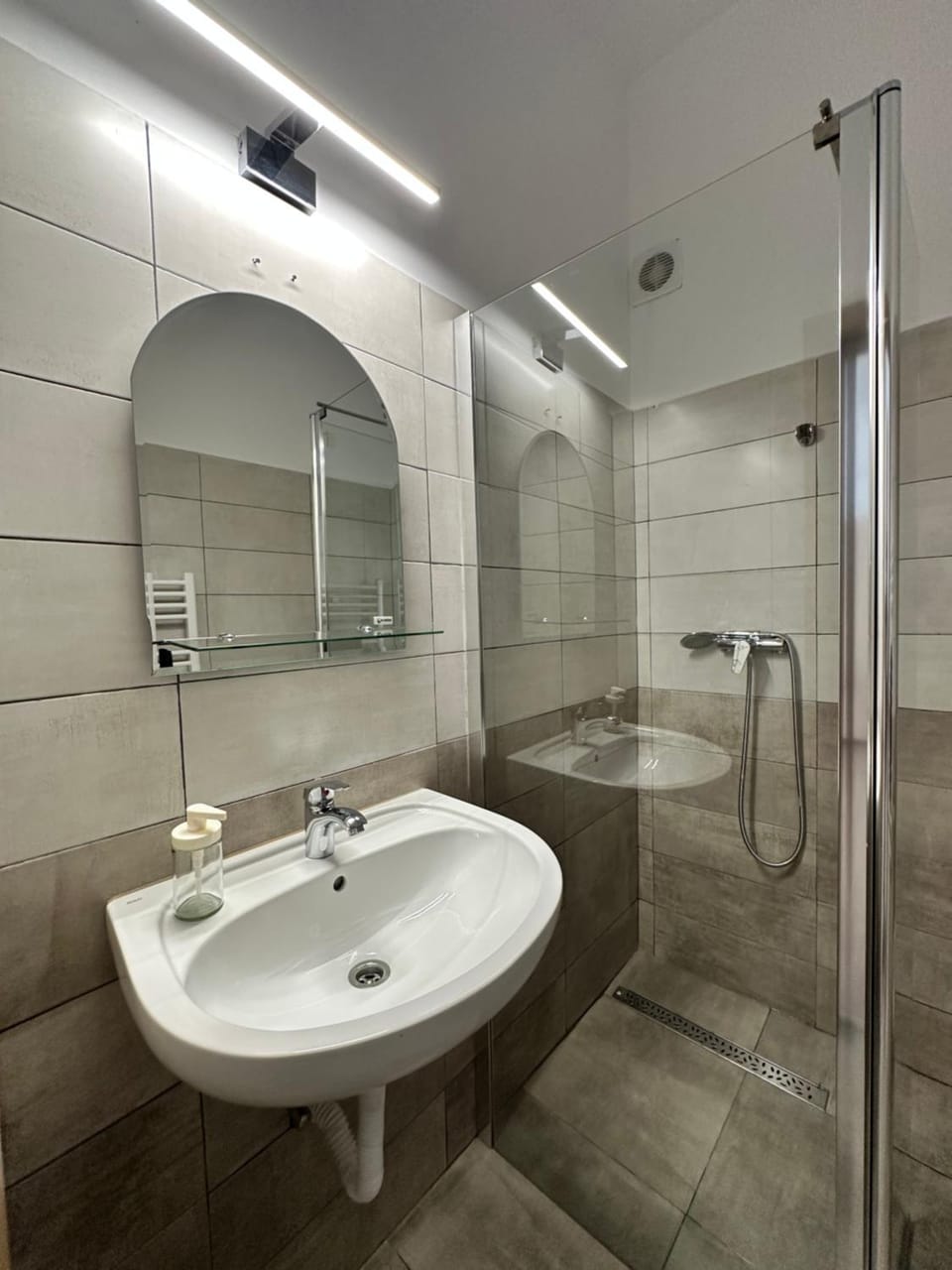 Shower, Bathroom, towels