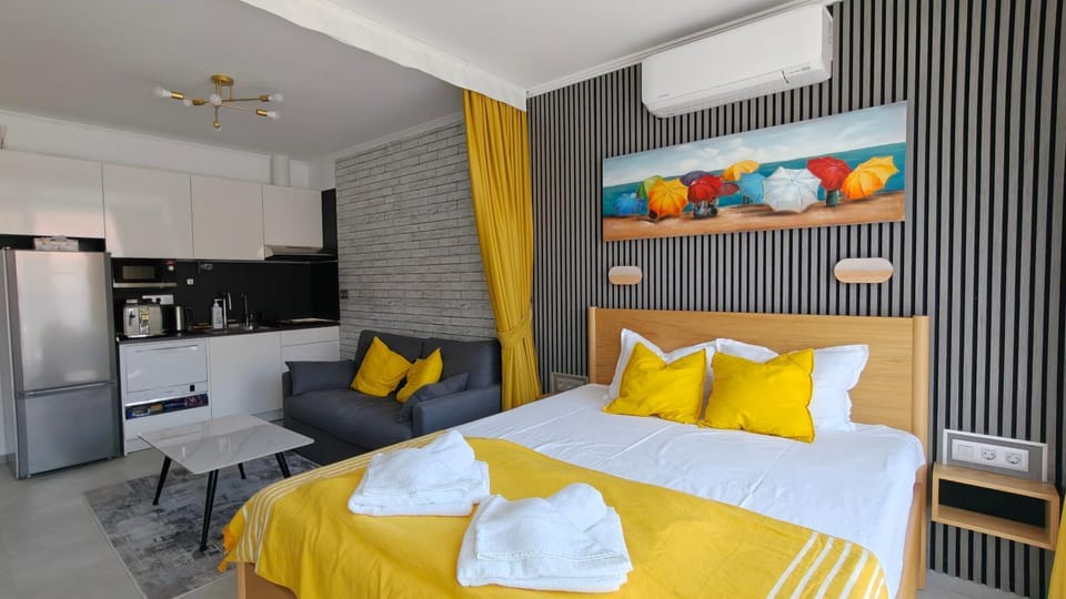 Vivid Sea and City Luxury Studio 2 plus 2 Apartment in Burgas