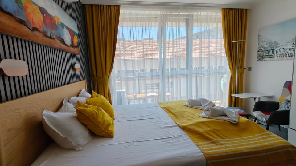 Vivid Sea and City Luxury Studio 2 plus 2 Apartment in Burgas