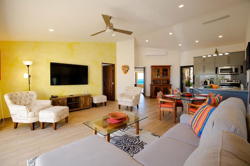 TV and multimedia, Living room, Seating area, Dining area