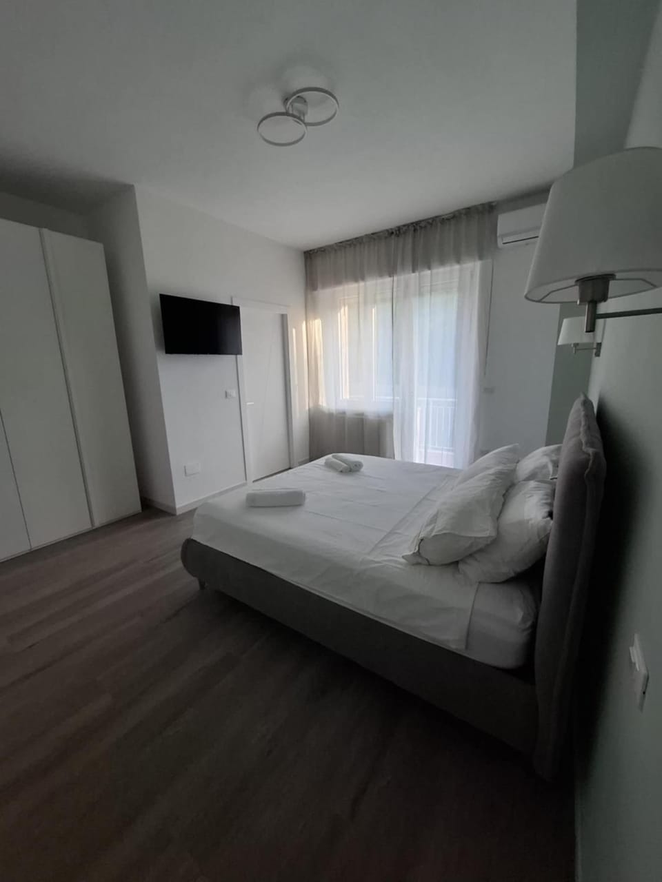 Bed, TV and multimedia, Bedroom, towels, wardrobe