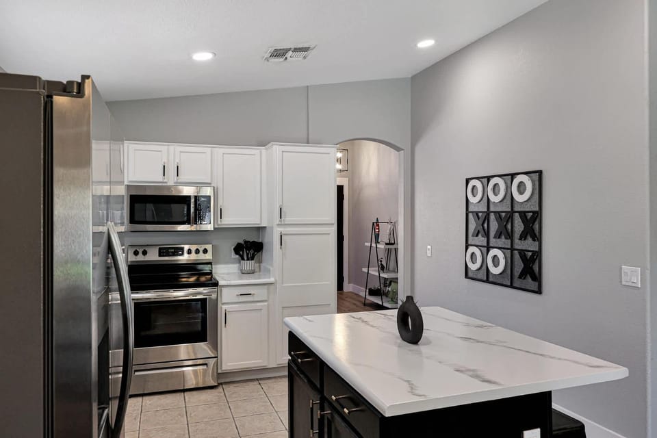 Peoria Paradise Pool Sports Complex family friendly House in Glendale