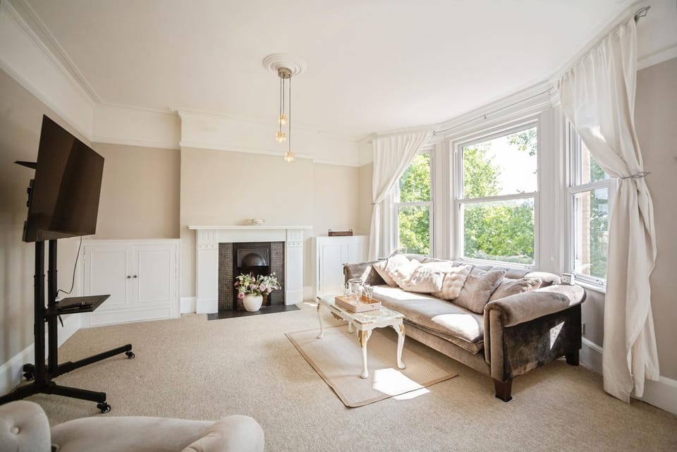Large Victorian Apartment With High Speed Wifi 350mbps Apartment in Royal Tunbridge Wells