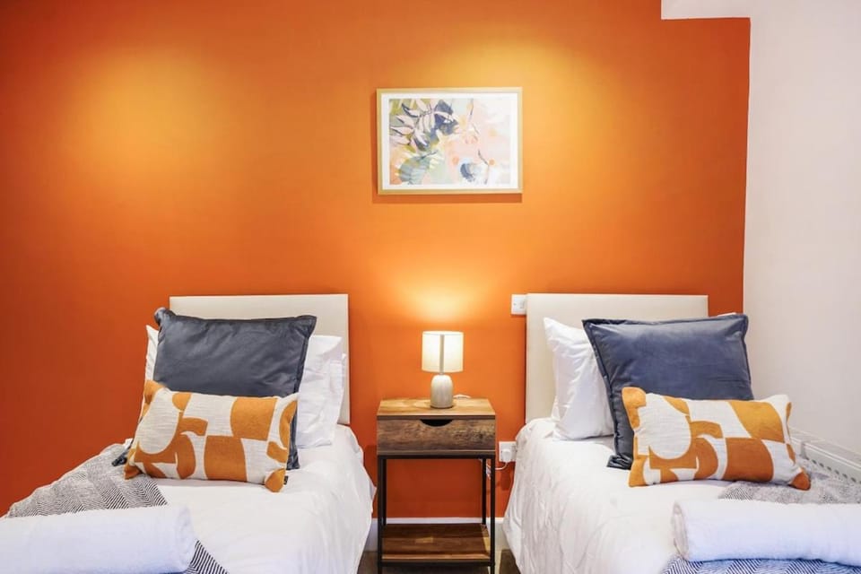 Stay & Explore Modern 2-Bed 2 Bath10 min Walk To Old Street Station Apartment in London Borough of Islington