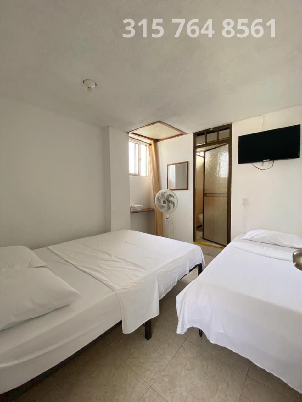 Bed, TV and multimedia, Photo of the whole room, Bedroom