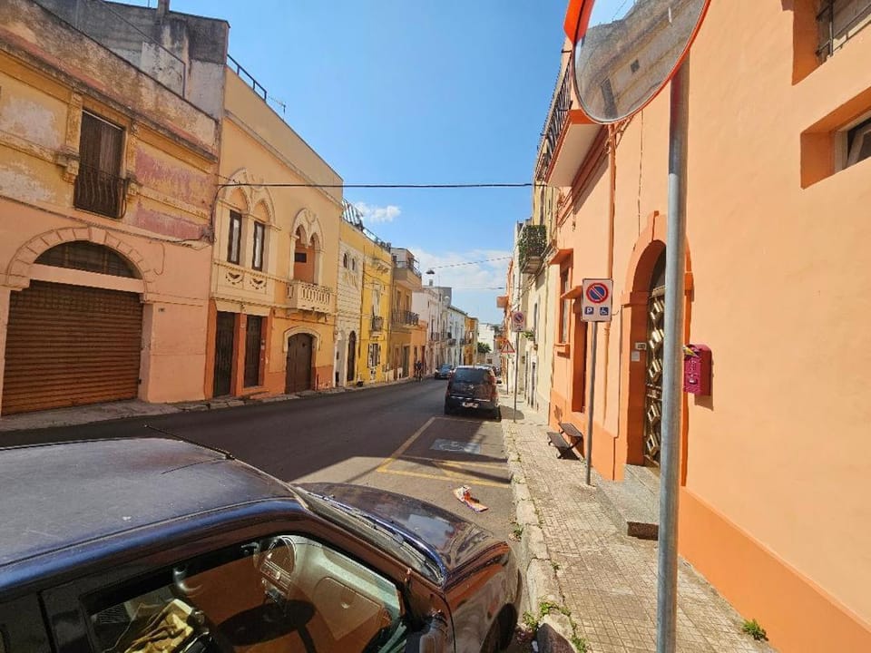 Neighbourhood, Street view