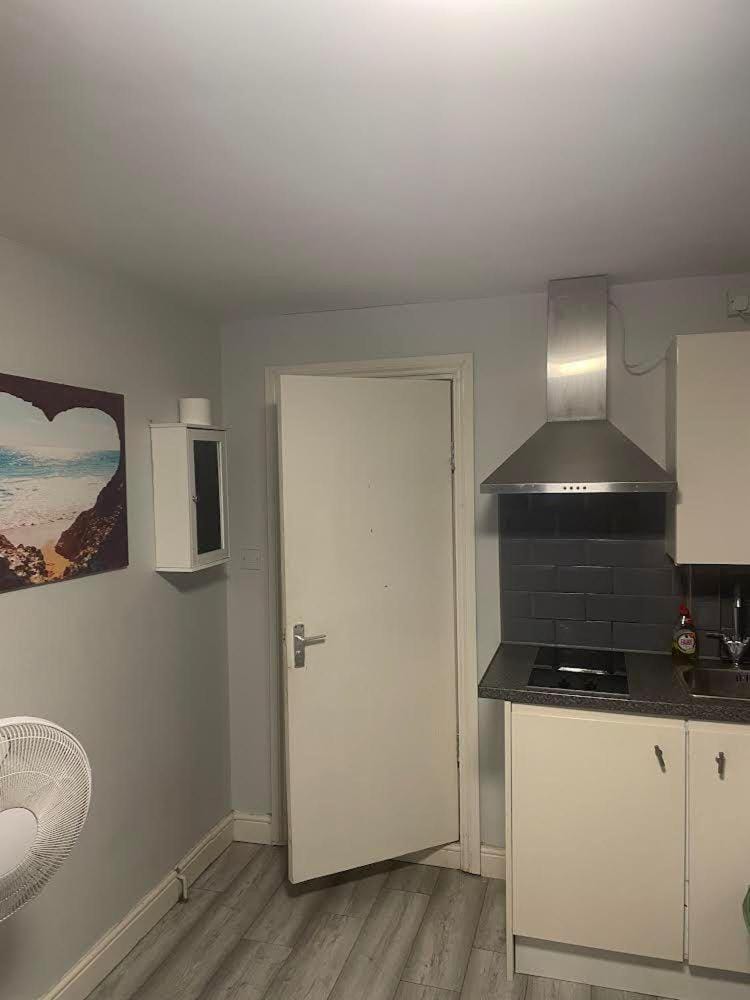 Low Budget Studio Room Bed and Breakfast in London