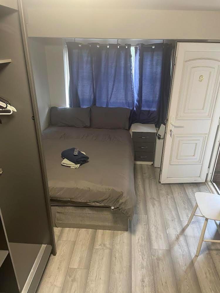 Low Budget Studio Room Bed and Breakfast in London