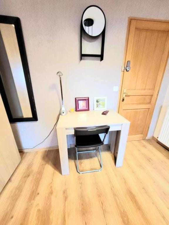 LA ROMANTIQUE Chambre meublée privée Terrasse Parking près de paris Vacation rental in Corbeil-Essonnes