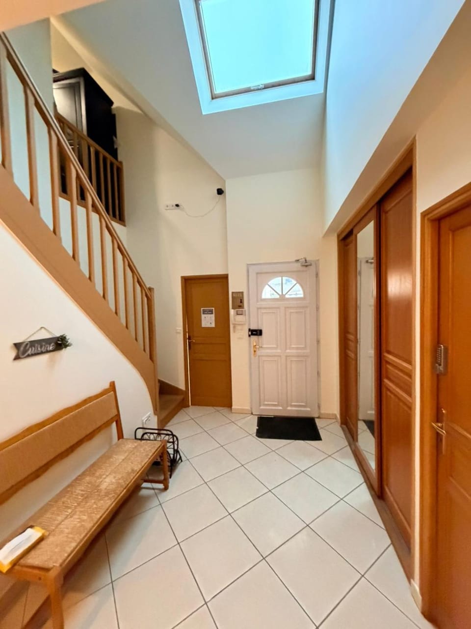 LA ROMANTIQUE Chambre meublée privée Terrasse Parking près de paris Vacation rental in Corbeil-Essonnes