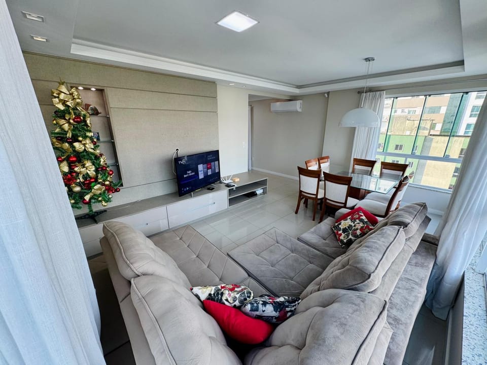 TV and multimedia, Living room, Seating area, Evening entertainment