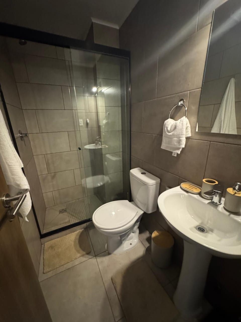 Shower, Bathroom, towels