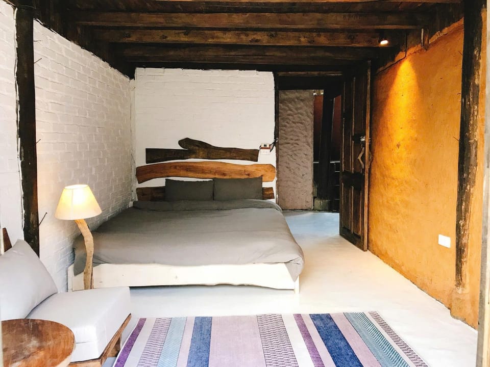 Bed, Photo of the whole room, Seating area, Bedroom