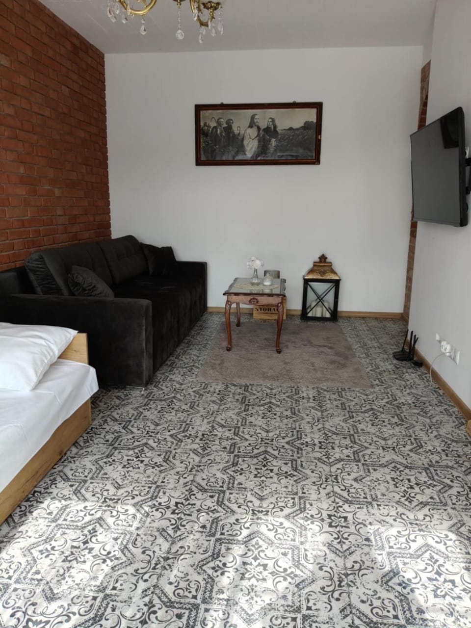 Bed, TV and multimedia, Living room, Seating area