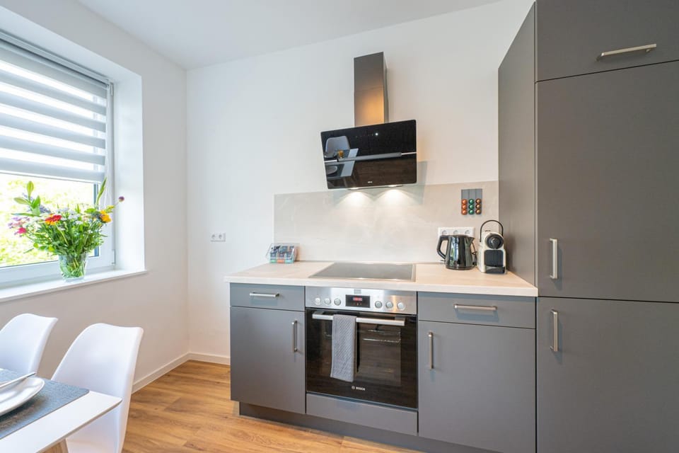 Coffee/tea facilities, View (from property/room), Kitchen or kitchenette, Seating area, Dining area, City view, dishwasher, heating, internet, internet, microwave, oven, soundproof, stove, toaster, kitchen