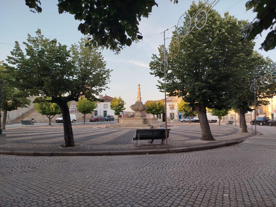 Day, Neighbourhood, Natural landscape, Street view, Parking