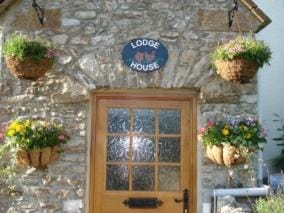 Facade/entrance, Internal: Not applicable to any particular room
