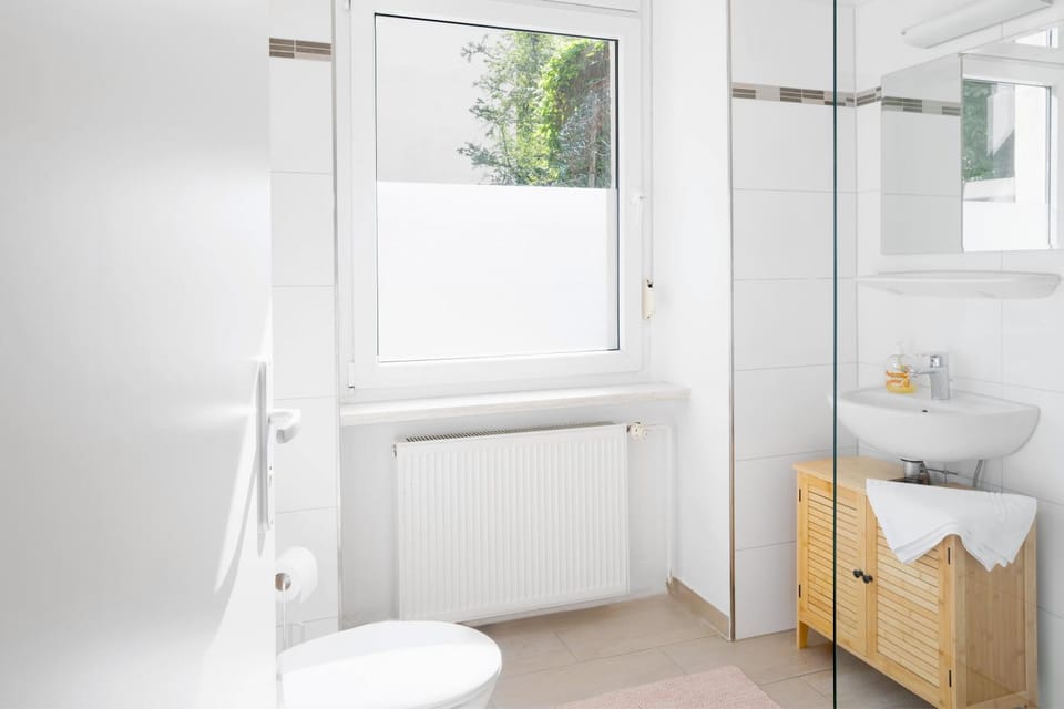 Shower, Toilet, Bathroom, towels