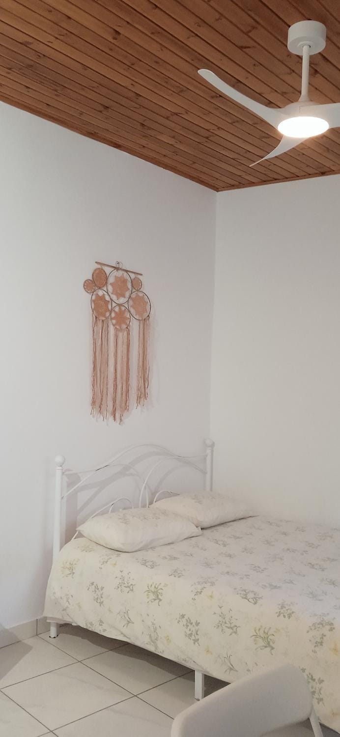 To spitouin House in Paphos District