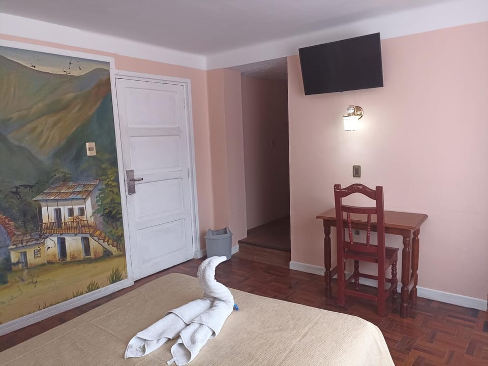 Communal lounge/ TV room, TV and multimedia, Seating area