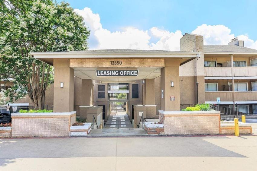 Convenient Midterm Housing Option Apartment in Richardson