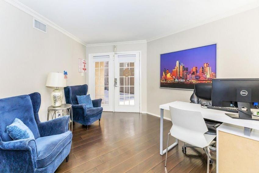 Convenient Midterm Housing Option Apartment in Richardson
