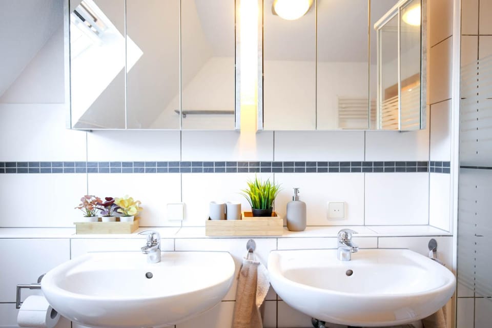 Bathroom, towels