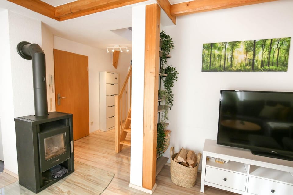 Communal lounge/ TV room, oven