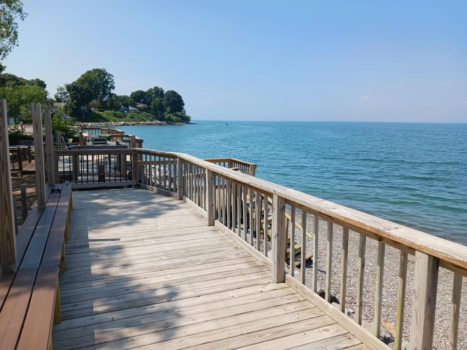 Beachfront Vacation Cottages House in Olcott