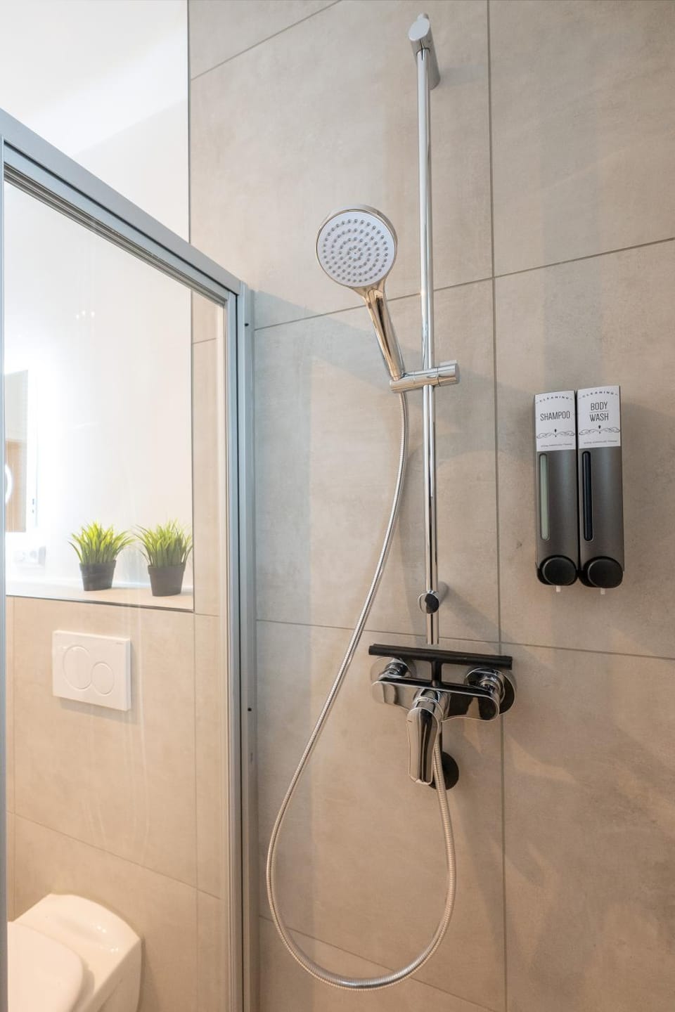 Shower, Toilet, Bathroom, hair dryier, heating, internet, internet, soundproof, towels