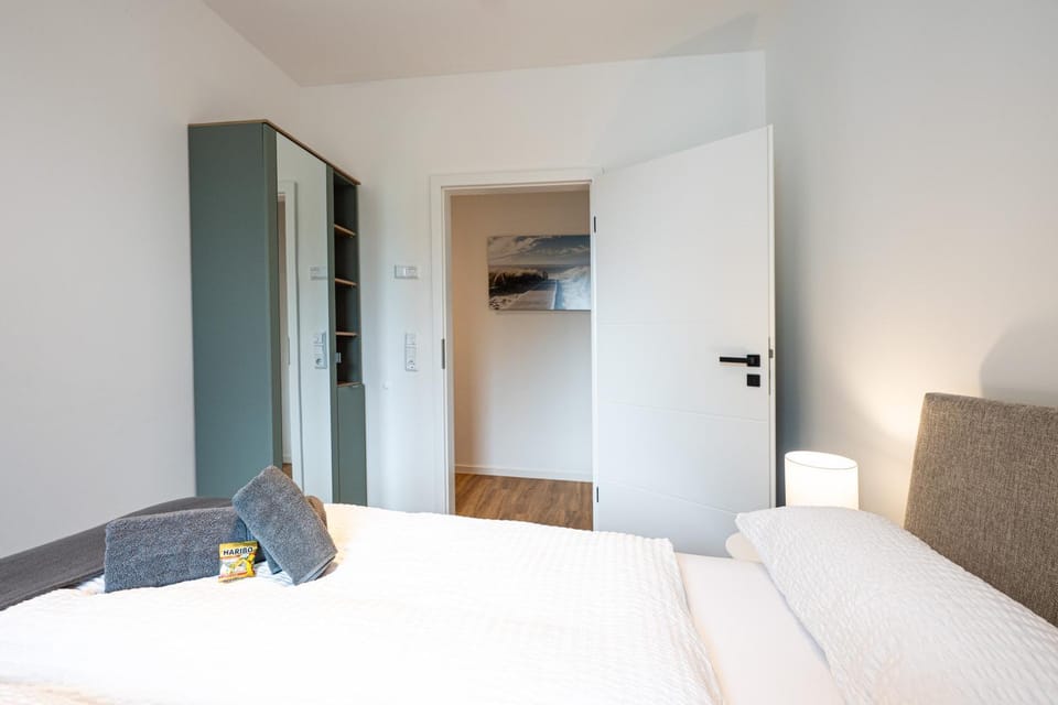 Bed, Bedroom, cot, heating, internet, internet, soundproof, towels, wardrobe