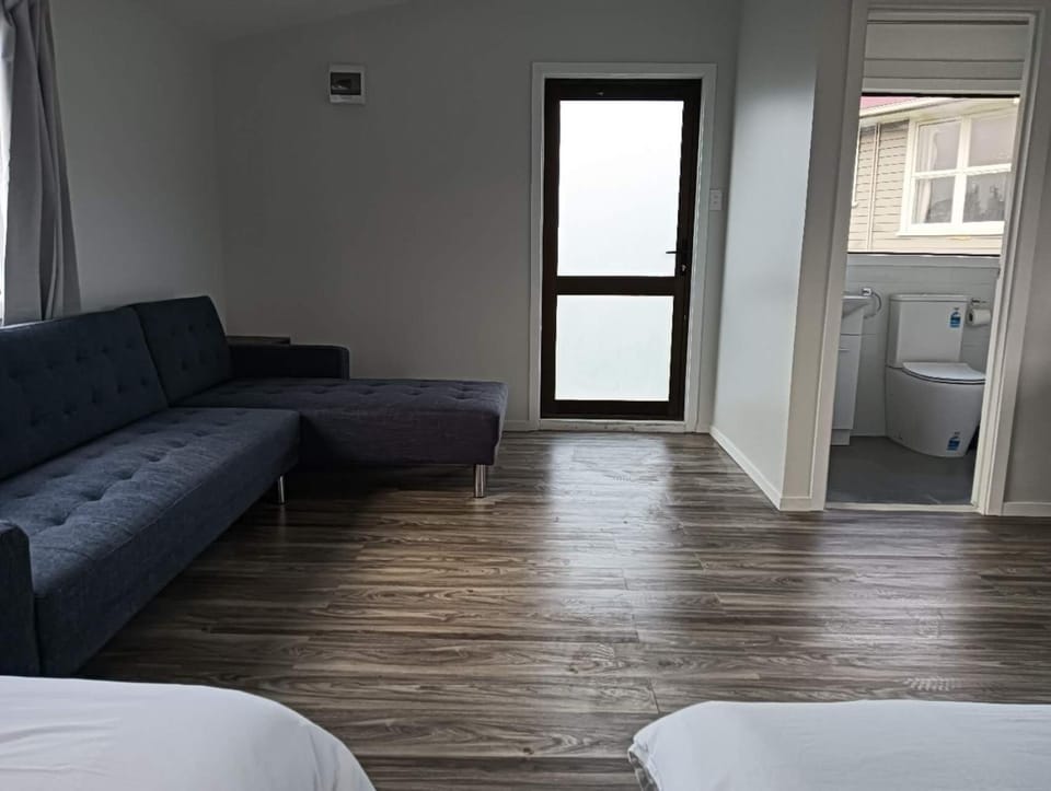 6 Double Beds including 2 Sofa Bed Studio Chalet in Rotorua