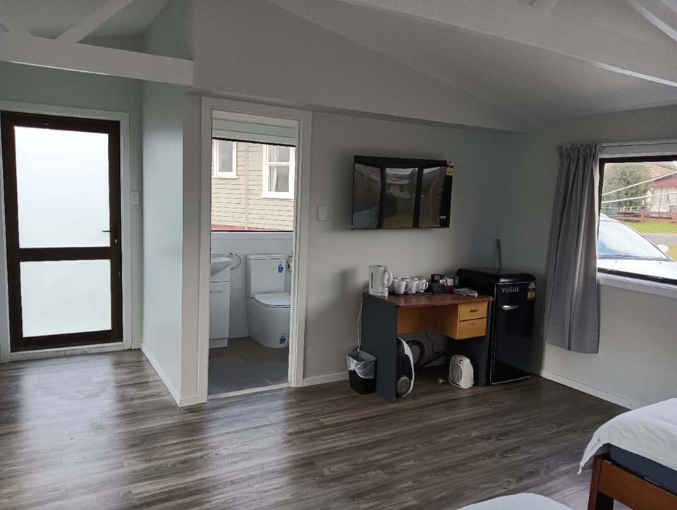 6 Double Beds including 2 Sofa Bed Studio Chalet in Rotorua