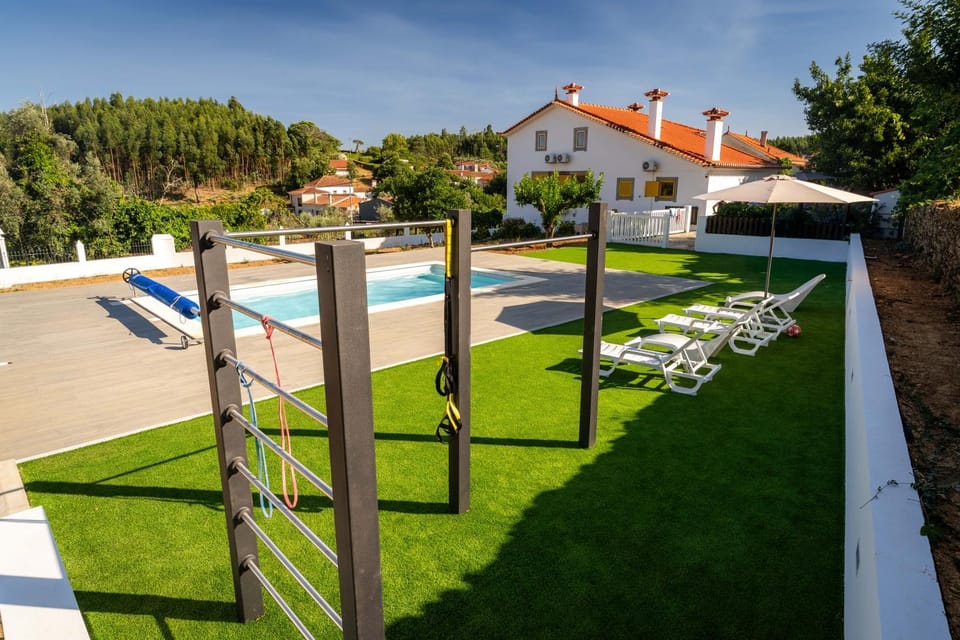 Pool view, Swimming pool, sunbed