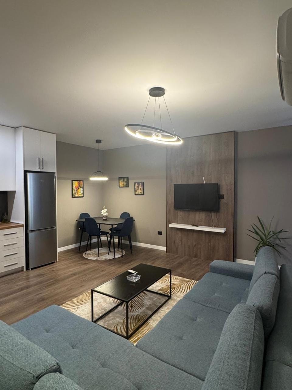 Communal lounge/ TV room, TV and multimedia, Kitchen or kitchenette, Living room, Seating area, Dining area, Evening entertainment