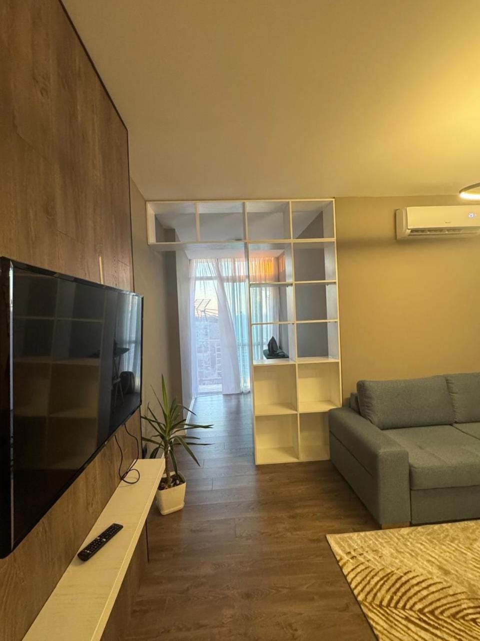 Communal lounge/ TV room, TV and multimedia, Living room, Seating area, Evening entertainment, air conditioner