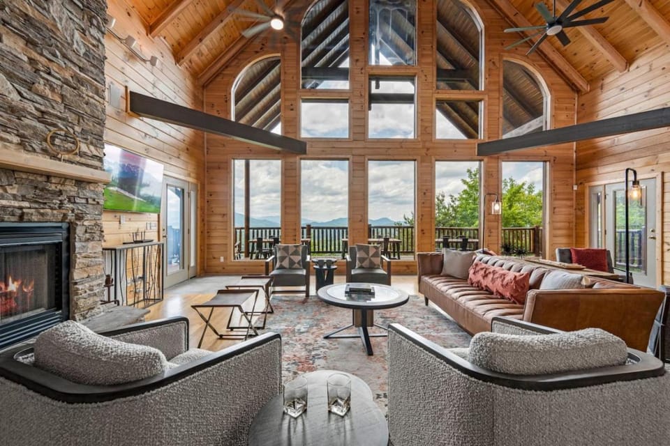 Blue Skies 7BR Sleeps 20 Views Private Pool House in Sevier County